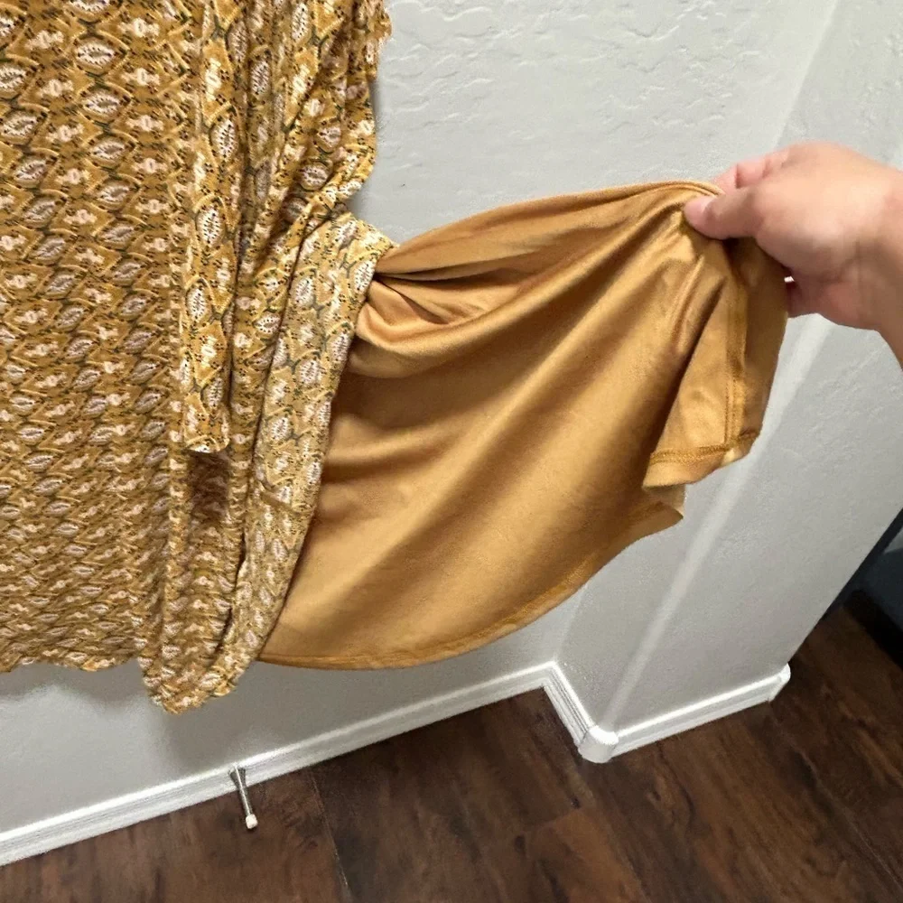 Rokoko midi length faux wrap dress - Picture 4 of 8